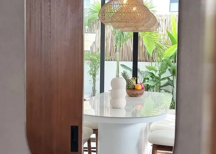 Stylish 2br Few Minutes To The 别墅